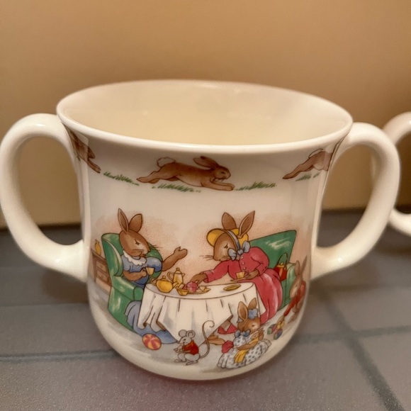 Royal Doulton vintage Bunnykins tea cups one double handle & one single handle - Picture 2 of 5